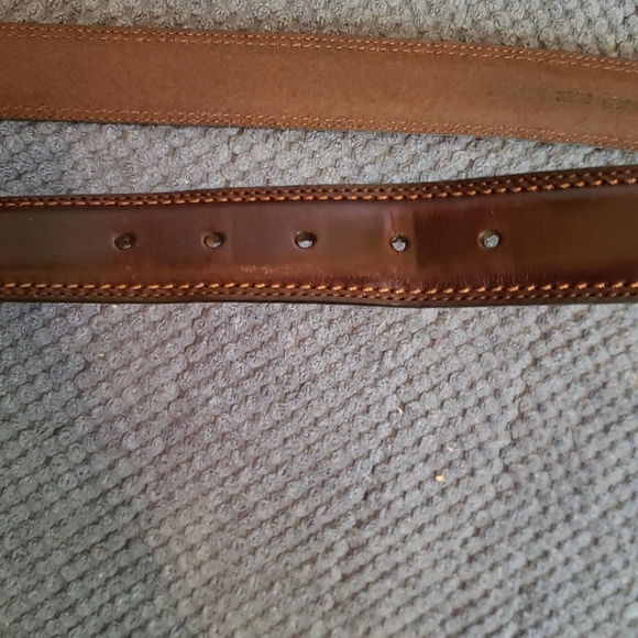 Men's dark brown leather belt, fits size 32", EUC - Picture 3 of 9